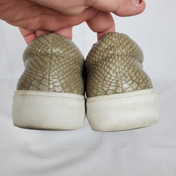 J slides sz 9 Ariana snakeskin embossed slip-ons - Picture 7 of 10